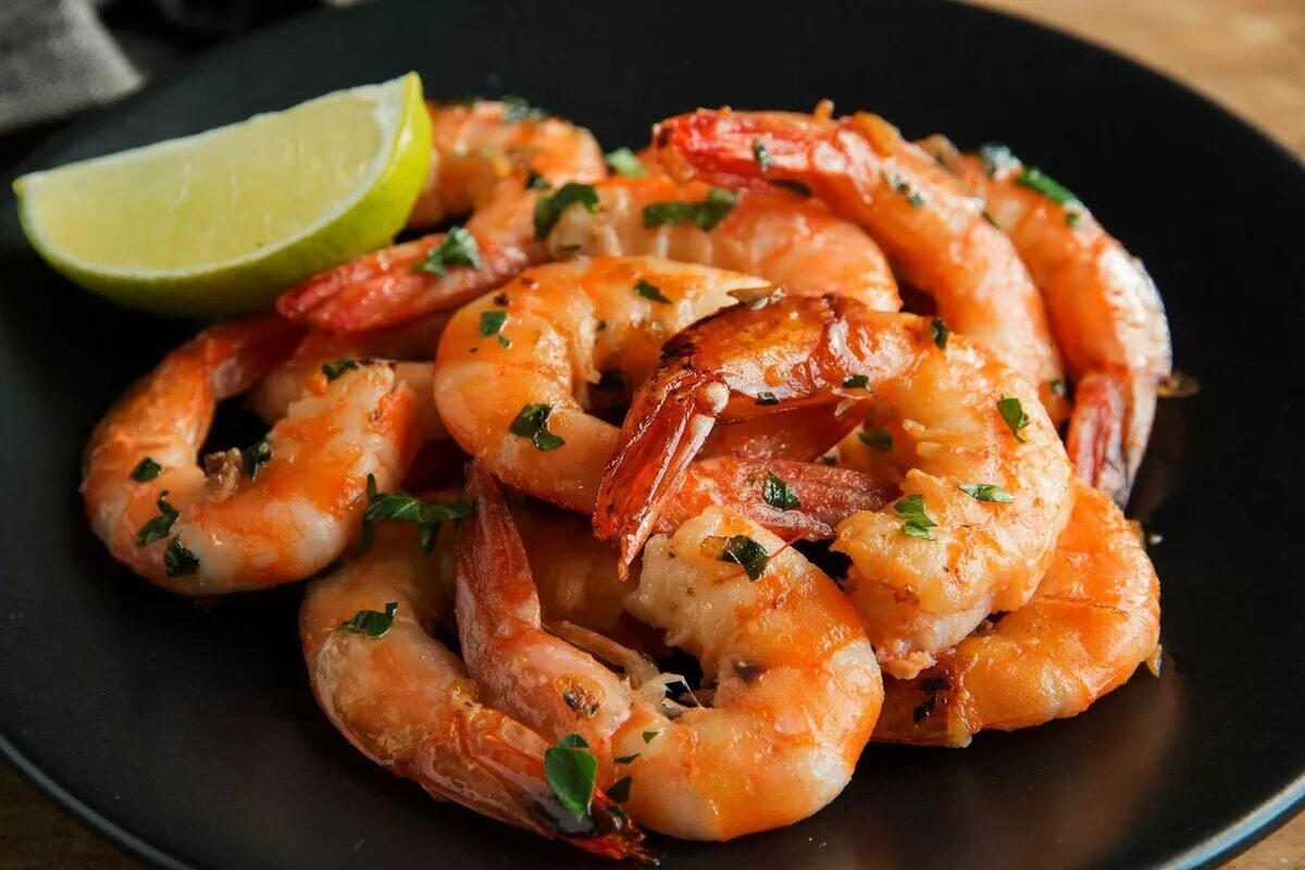 Как правильно сварить креветки. Argentine Red Shrimp. Пиво с креветками. Креветки жареные. Креветки в томатном соусе.