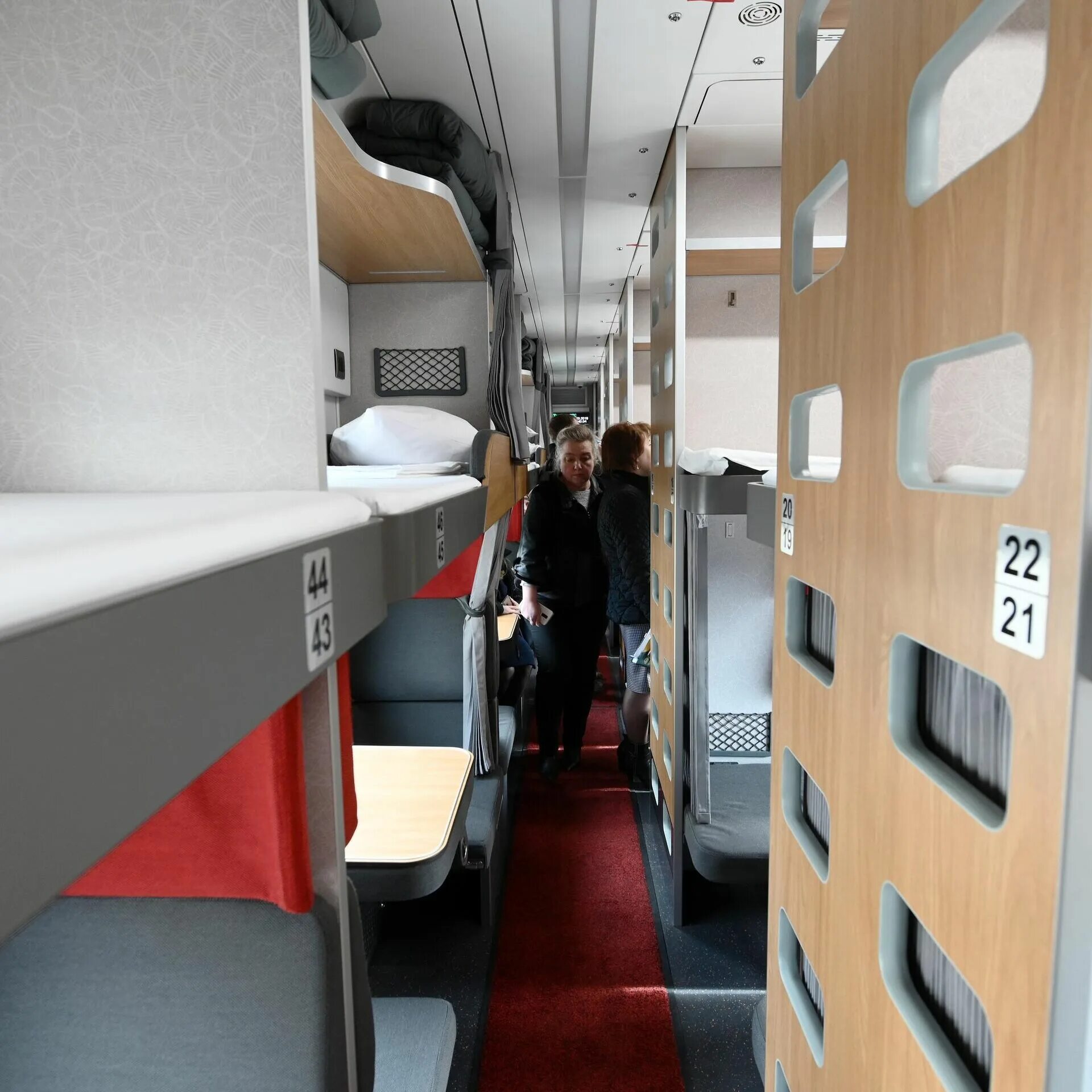 Поезд 102м премиум плацкарт. Фирменный поезд южный урал плацкарт. Адлер плацкарт. Адлер плацкарт. 013у южный урал плацкарт.