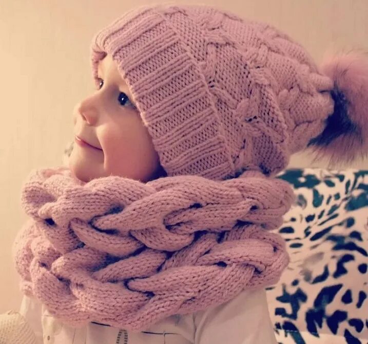 Крючком детскую зимнюю. Крючком детскую зимнюю. Шапка для девочки спицами. Детская вязаная шапка. Шапка "малыш".