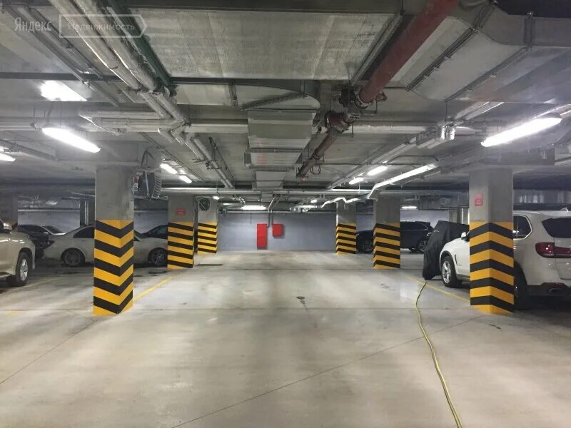 Подземный паркинг в первом зеленоградском. Тц авеню на юго западной парковка. Парковка тц 5 авеню октябрьское поле. Тц пятая авеню парковка. Паркинг авеню.