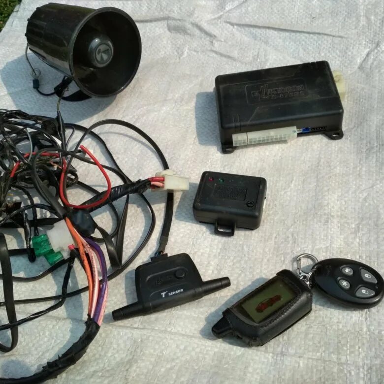 Как выглядит сигнализация аллигатор. Автосигнализация alligator a-1s. Сигнализация аллигатор s-825rs. Сигнализация аллигатор с автозапуском s 825rs. Как выглядит сигнализация аллигатор.