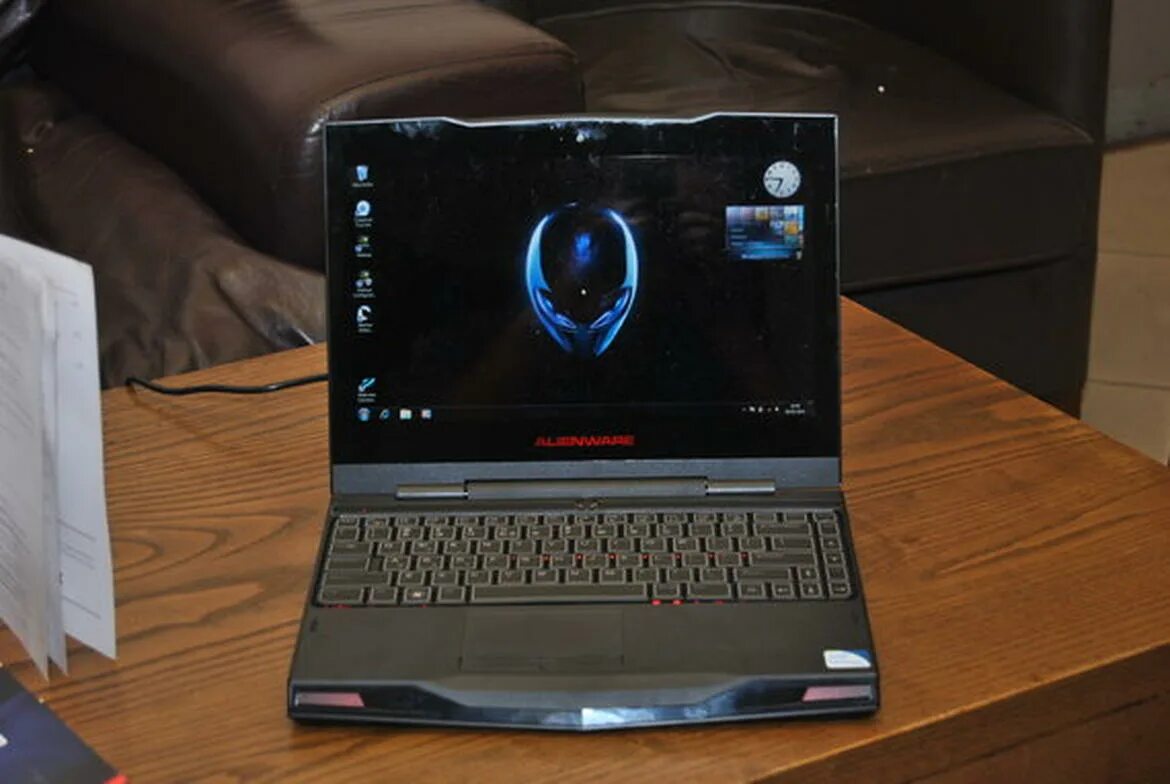 Alienware command center. Командные центры windows. Alienware виндовс. Alienware ноутбук 2008 года. Alienware m11x.