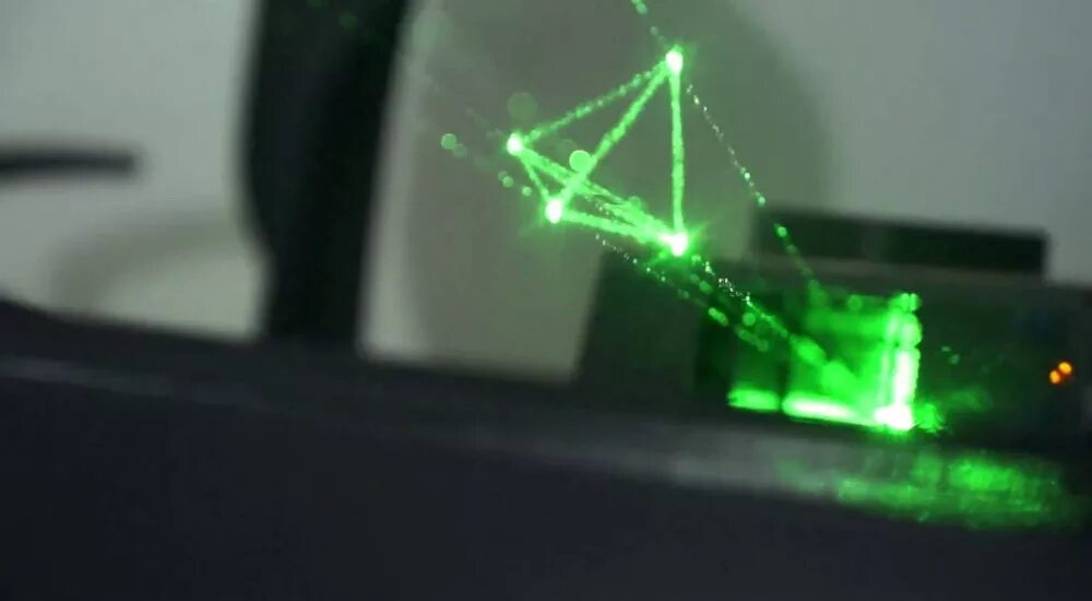 Применение голографии. Принцип формирования голограммы. Голограмма физика. Лазерная голограмма в воздухе. Применение оптической голографии.