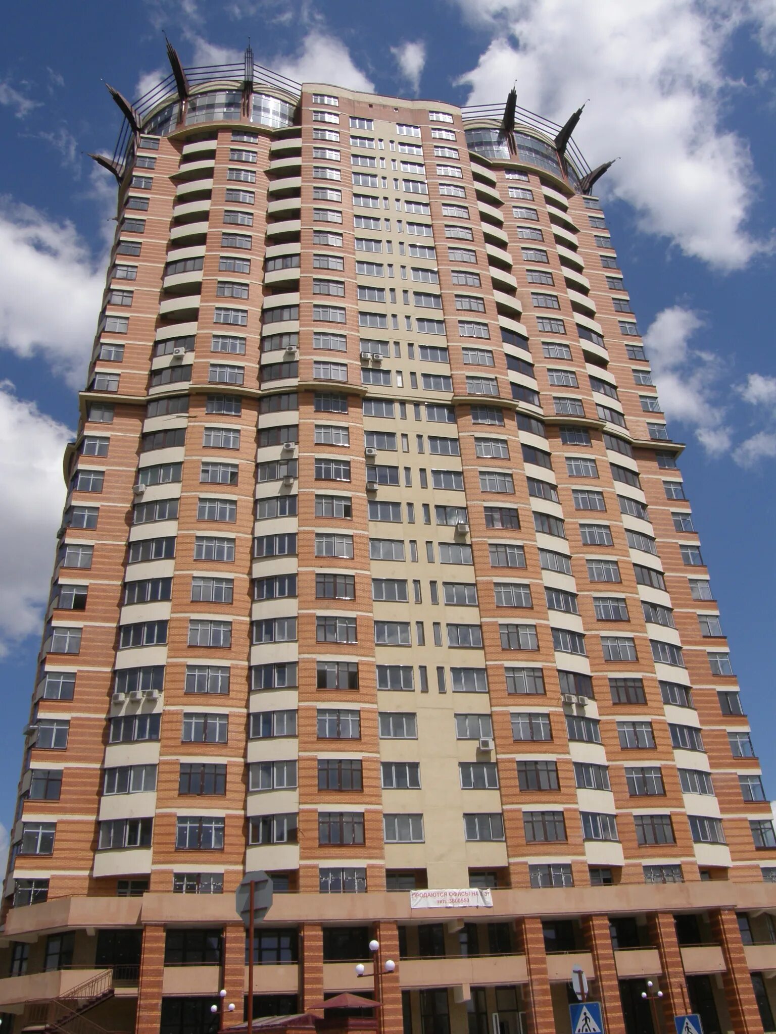 28 этажей. Жк кристалл 2 ростов на дону. Екатеринбург 30 этажный дом. Дом 60 этажей. 28 этажей.