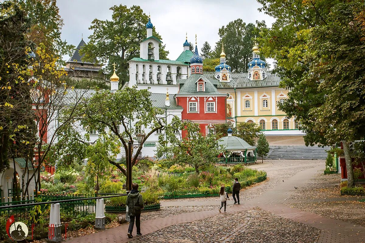 Свято-Успенский Псково-Печерский монастырь, Печоры. Монастырь Свято Успенский Псково Печерский монастырь. Псково-Печерский монастырь сад. 2.Псково-Печерская монастырь.