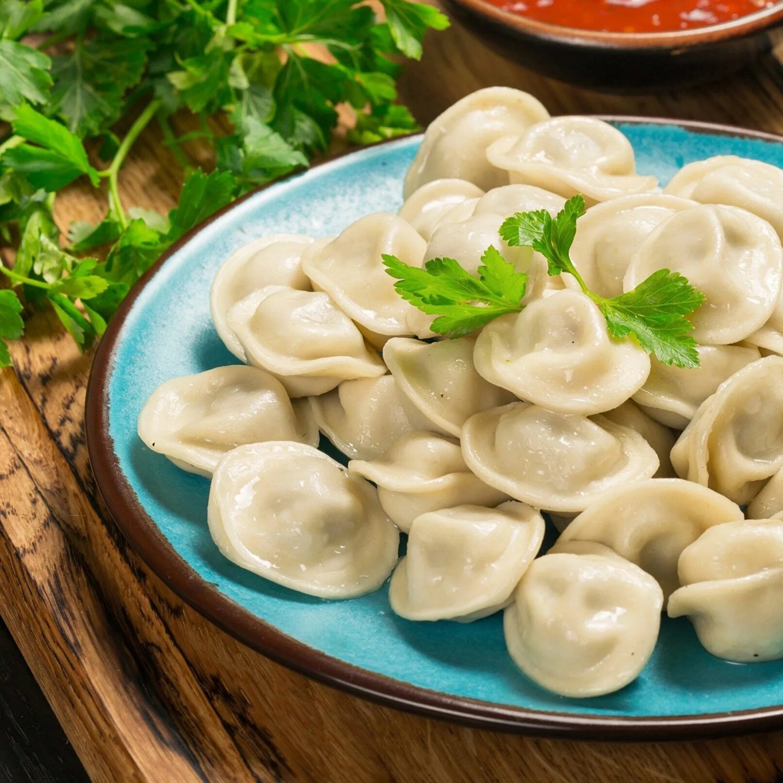 Пельмени в россии. Пельмени ресторанная подача. Пельмени куриные. Пельмени отдых. Пельмени отдых.