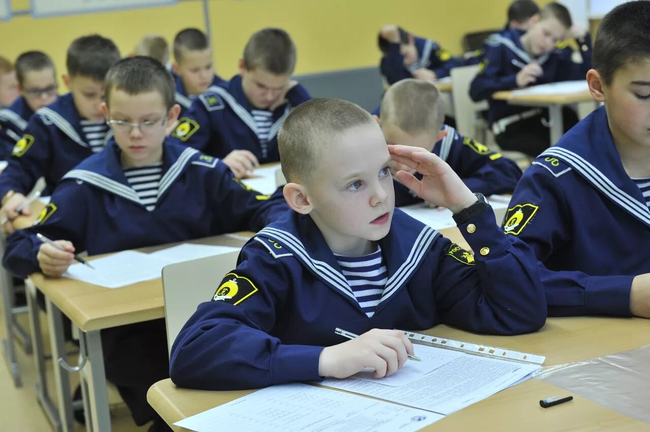 Нахимовское училище в просторечии. Нахимовское военно-морское училище кадеты. Кадеты нахимовского училища. Мурманск нахимовское училище курсанты. Филиал нахимовского училища в калининграде.