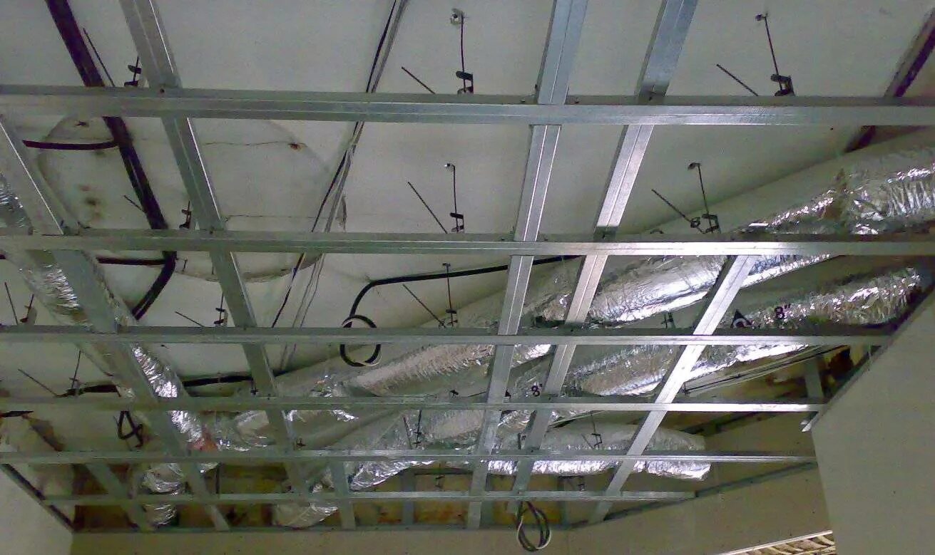 Потолочный блок ГКЛ на каркасе п112. Армстронг потолок шумоизоляционный. Потолочный каркас. Каркас подвесного потолка.