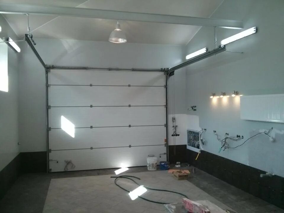 Яркие лампы для гаража. Диодные лампы в гараж. Светильники для освещения гаража. Диодные лампы 220 вольт для гаража. Диодные лампы в гараж.