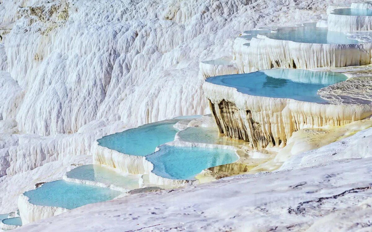 турция денизли памуккале. солевые бассейны. памуккале. травертиновые бассейны памуккале. травертиновые террасы турция.