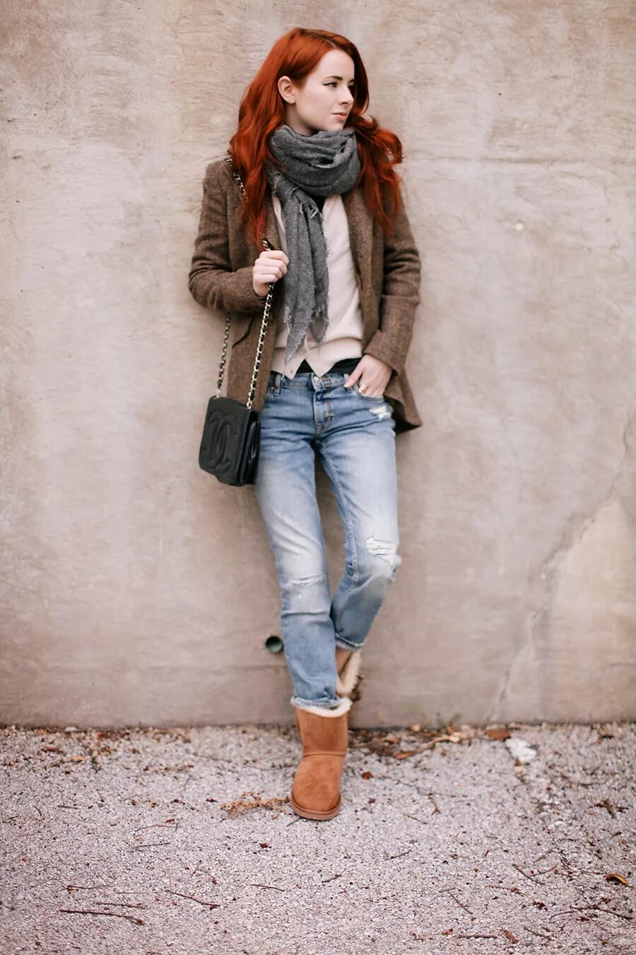 платье с коричневыми сапогами. сумка к рыжим сапогам. образы с жокейскими сапогами. рыжие сапоги с пальто. образ с рыжими сапогами.