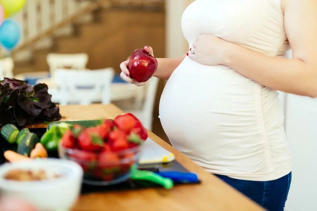 Продукты первый триместр. Беременные женщины. Беременные женщины и питание. Питание беременной. Здоровые беременные женщины.