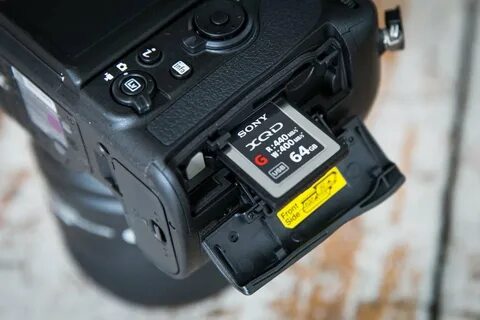 Куда вставлять карту памяти в фотоаппарат