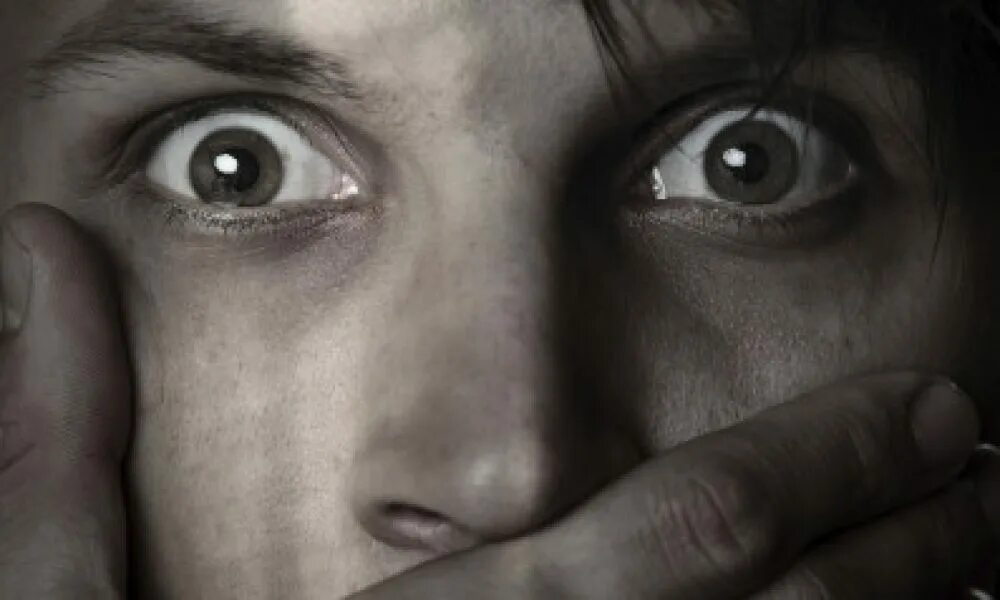 испуг на лице. испуг эмоция. испуганные женские лица. женщина испуг. испуганно взглянуть.