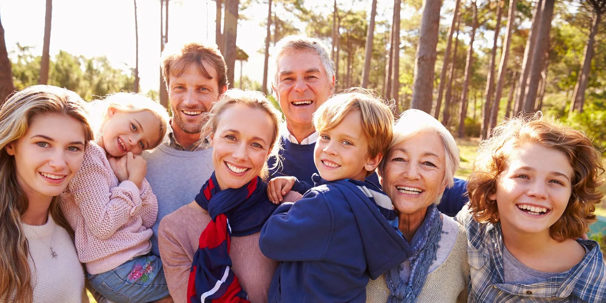 Like one of the family. Фотография счастливой семьи портрет. Канада родственники. Портрет семья 3 человека. Радостные моменты семейные портреты.