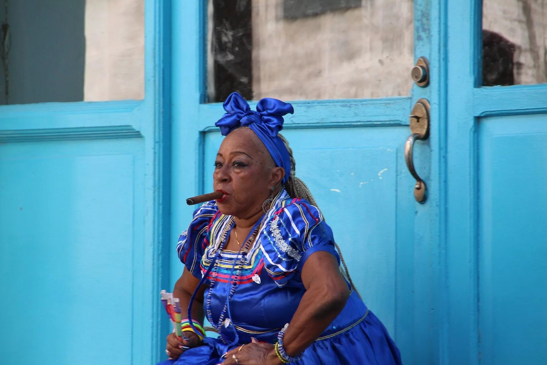 Кубинки в Гаване. Куба и кубинцы. Гавана Куба женщины. Кубинские девушки. Уборщица негритянка