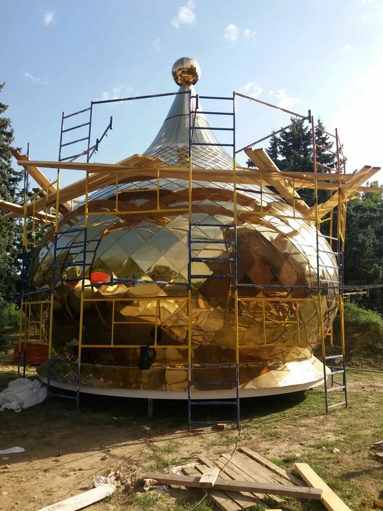 Купол в шашку. Купольные крепления. Карбонитрид титана купол. Восьмигранный купол. Изготовление церковных куполов.
