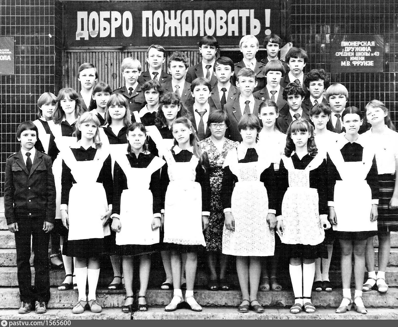 Куйбышевская средняя школа. Бондаренко Тольятти СШ 51. Фото здания средней школы 7 в городе Переславле 1989 года.