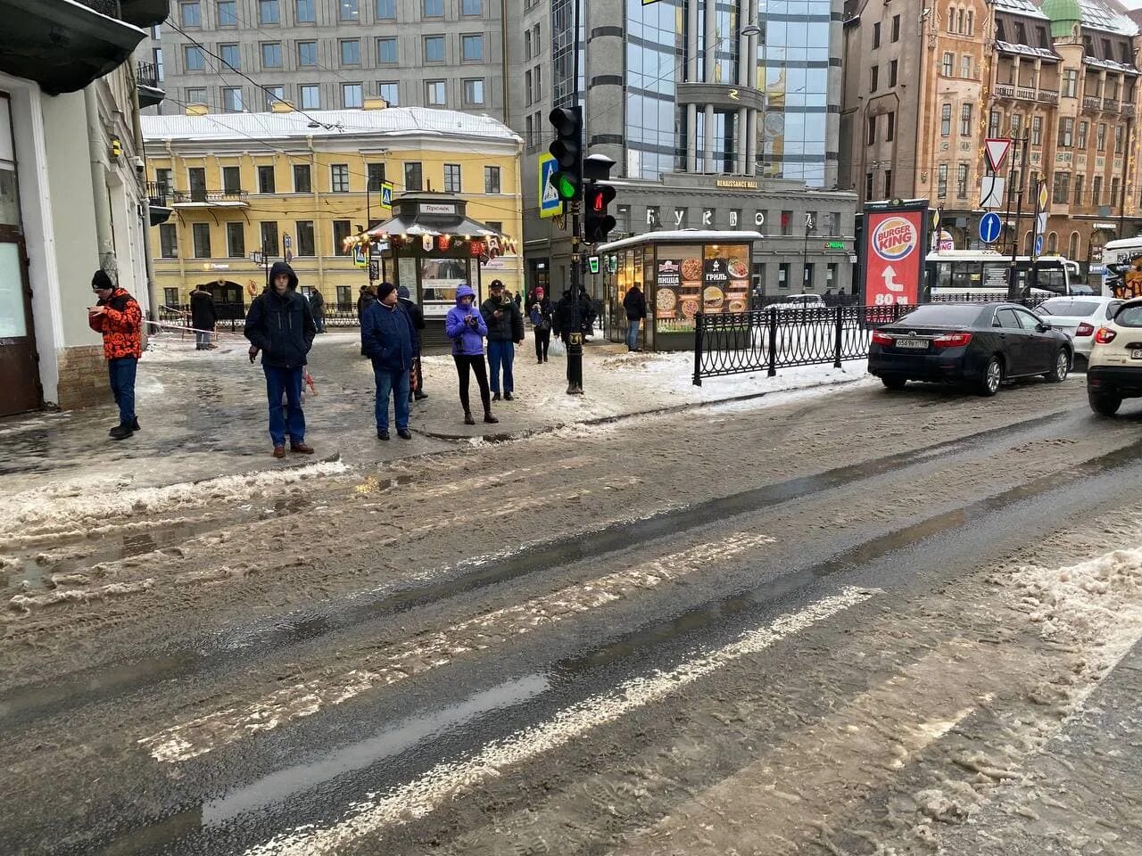 Петербург продление. Слякоть в питере. петербург гололедица фото.