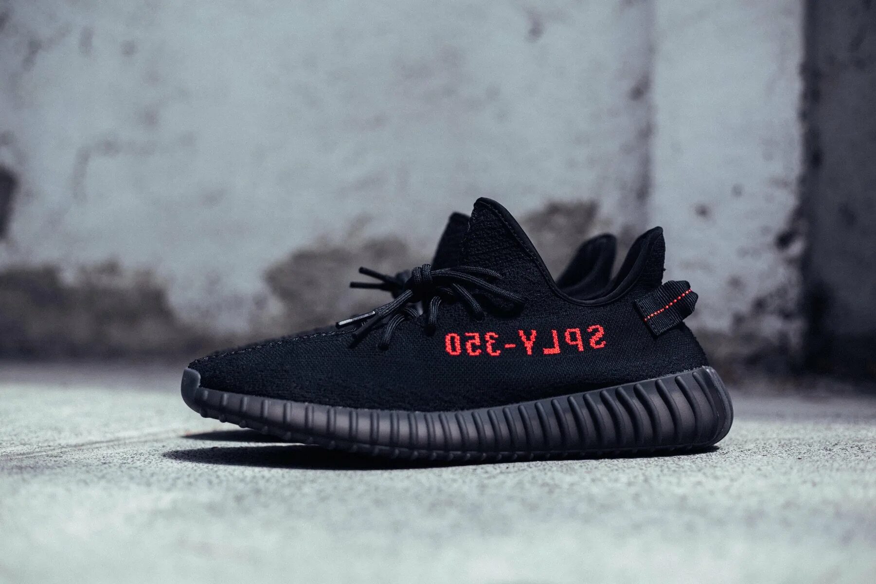 Adidas yeezy оригинал. Adidas Yeezy 350. Adidas Yeezy Boost 350. Adidas Yeezy 350 v2. Adidas Yeezy Boost 350 v2 Black Red.