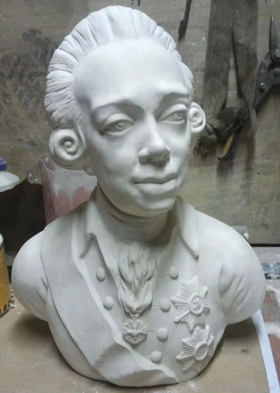 Гипсовые скульптуры. Силиконовая форма для литья из гипса. Голова давида гипс. Гипсовая копия 6. Бюст циолковский настольный алюминиевый.