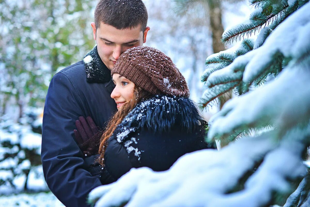 Love story зимой. пара зимой. поцелуй зимой. любовь зимой всегда. любовь зимой всегда.