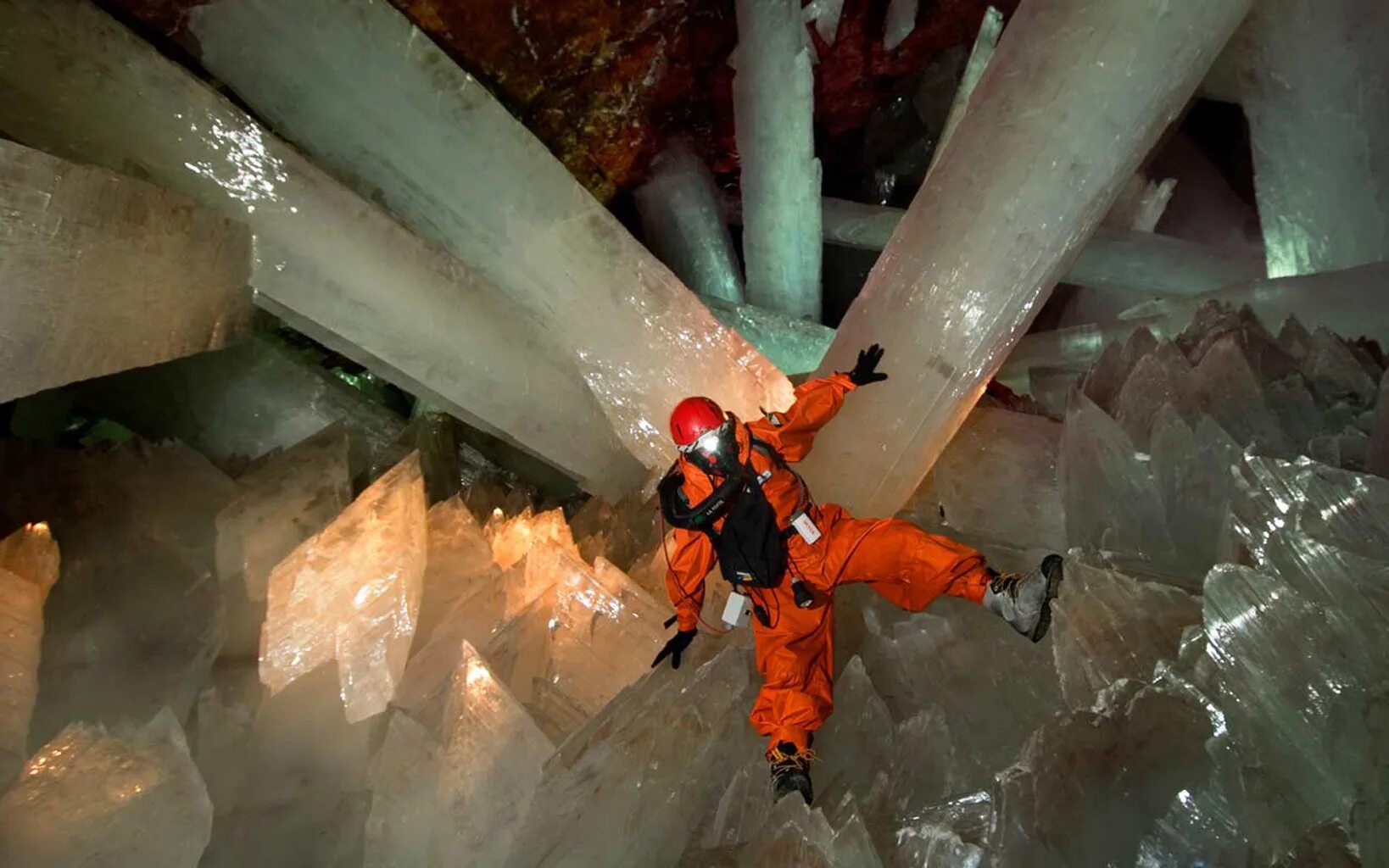 Кристалл шахты. Пещера кристаллов гигантов в Мексике. Гигантские Кристаллы пещеры Naica в Мексике. Пещера Найка в штате чихуахуа, Мексика. Пещера кристаллов (Cueva de los cristales), Мексика.