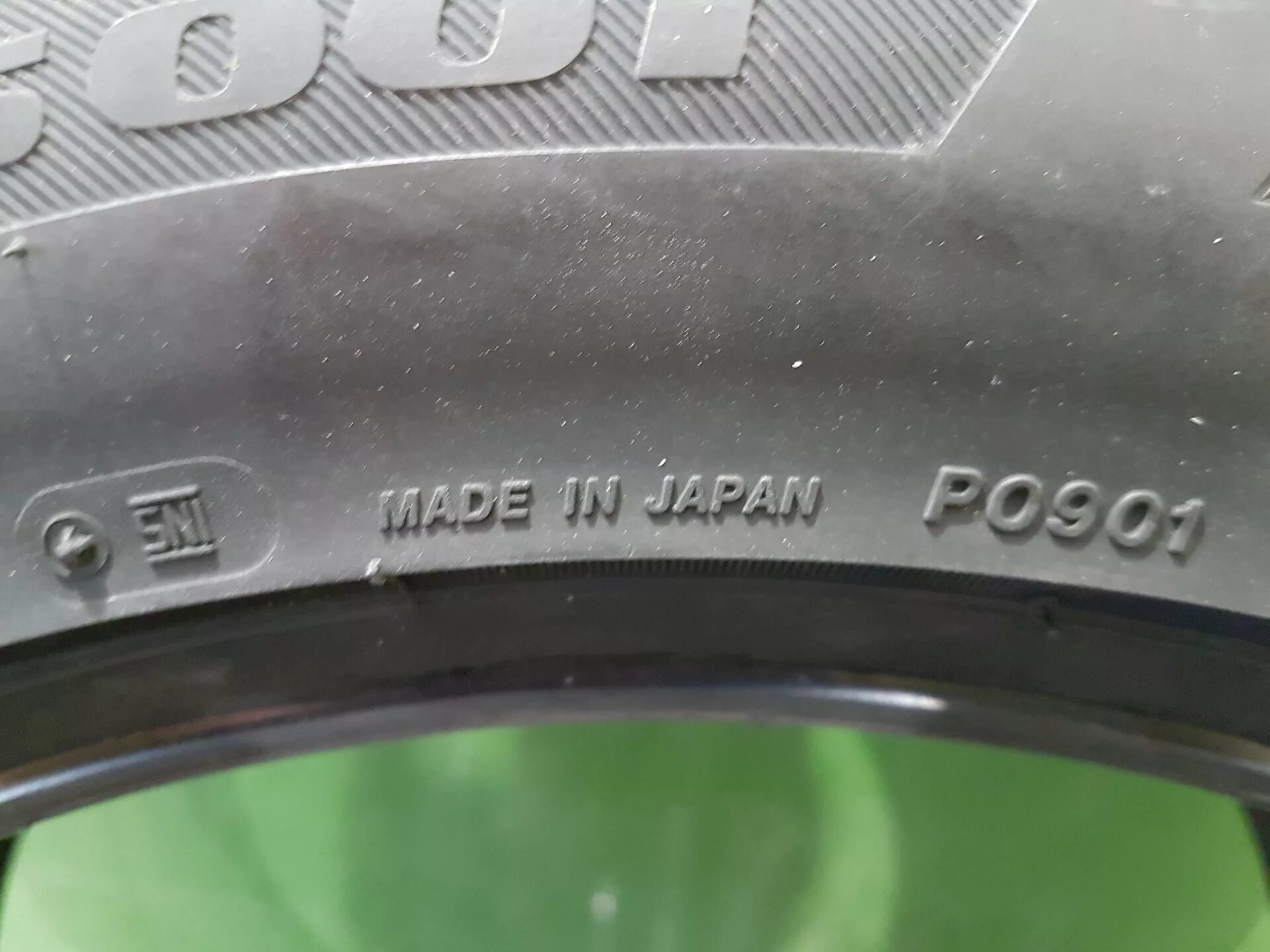 Bridgestone ice cruiser 7000s дата выпуска. Год резины bridgestone. Бриджстоун близак дата выпуска. Е20 е4 на шинах bridgestone blizzak. Год резины bridgestone.