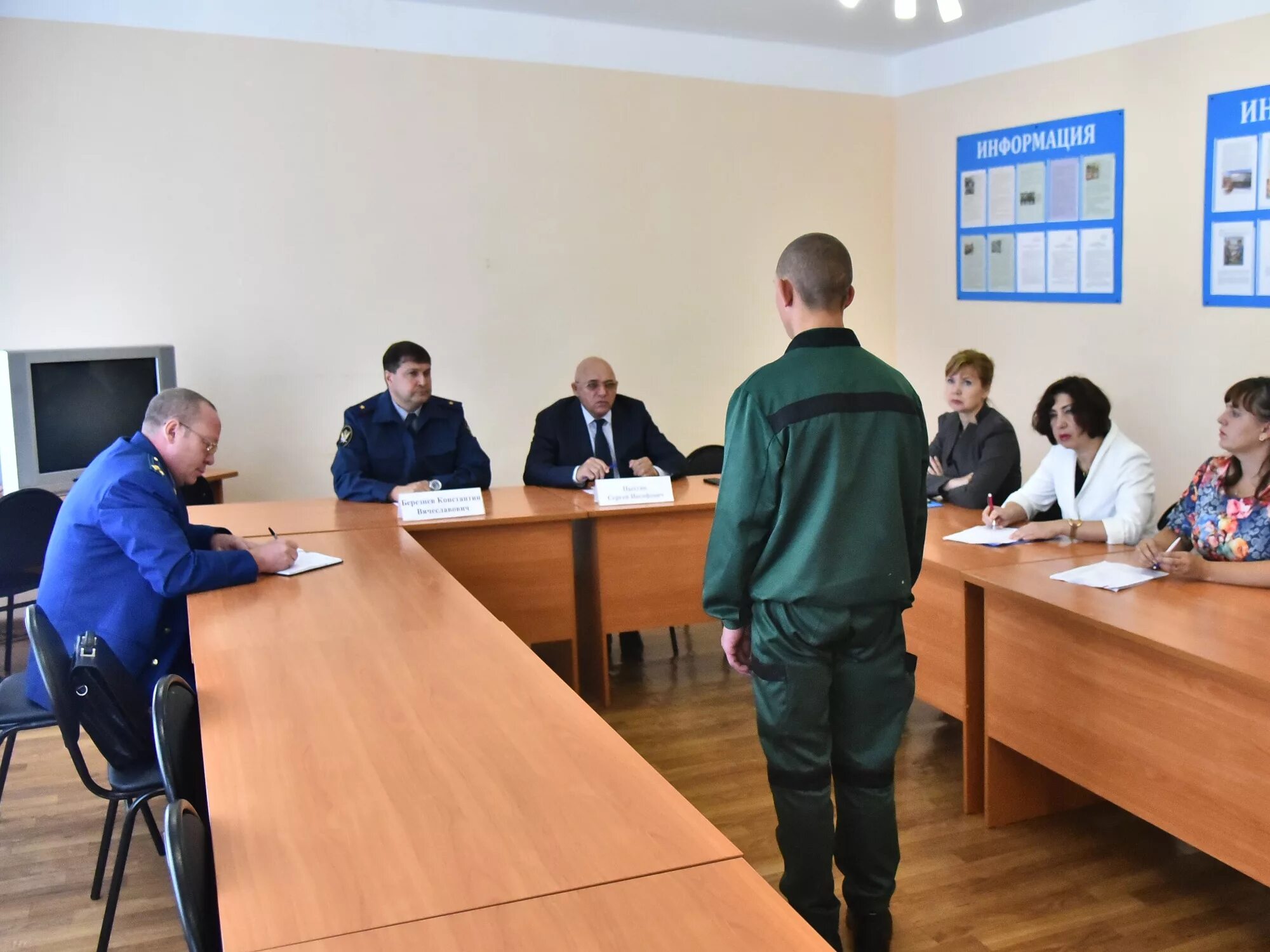 Судебное разбирательство в отношении несовершеннолетних. Суд несовершеннолетних. несовершеннолетние преступники в суде. суд над малолетним.