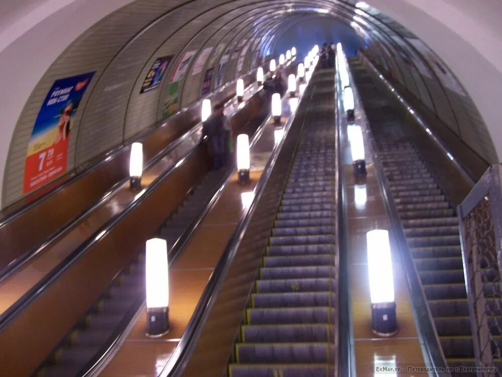 Площадь 1905 года (станция метро). Екатеринбургский метрополитен станция площадь 1905 года. Площадь 1905 года (станция метро). Метро площадь 1905 года екатеринбург. Екатеринбургский метрополитен станция площадь 1905 года.