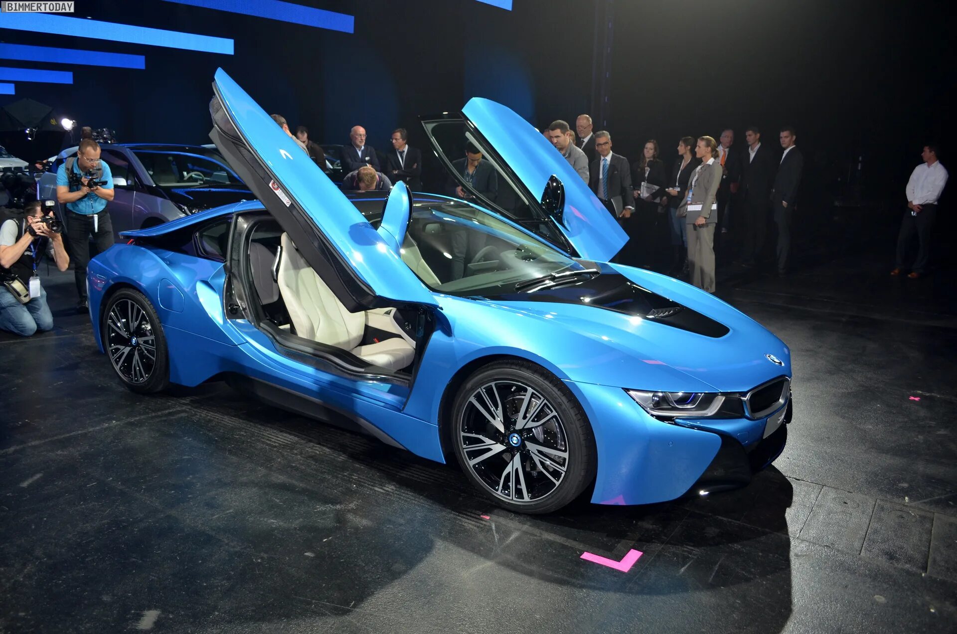 Электро БМВ i8. BMW i8 2013. BMW i8 Blue. БМВ спорткар i8.