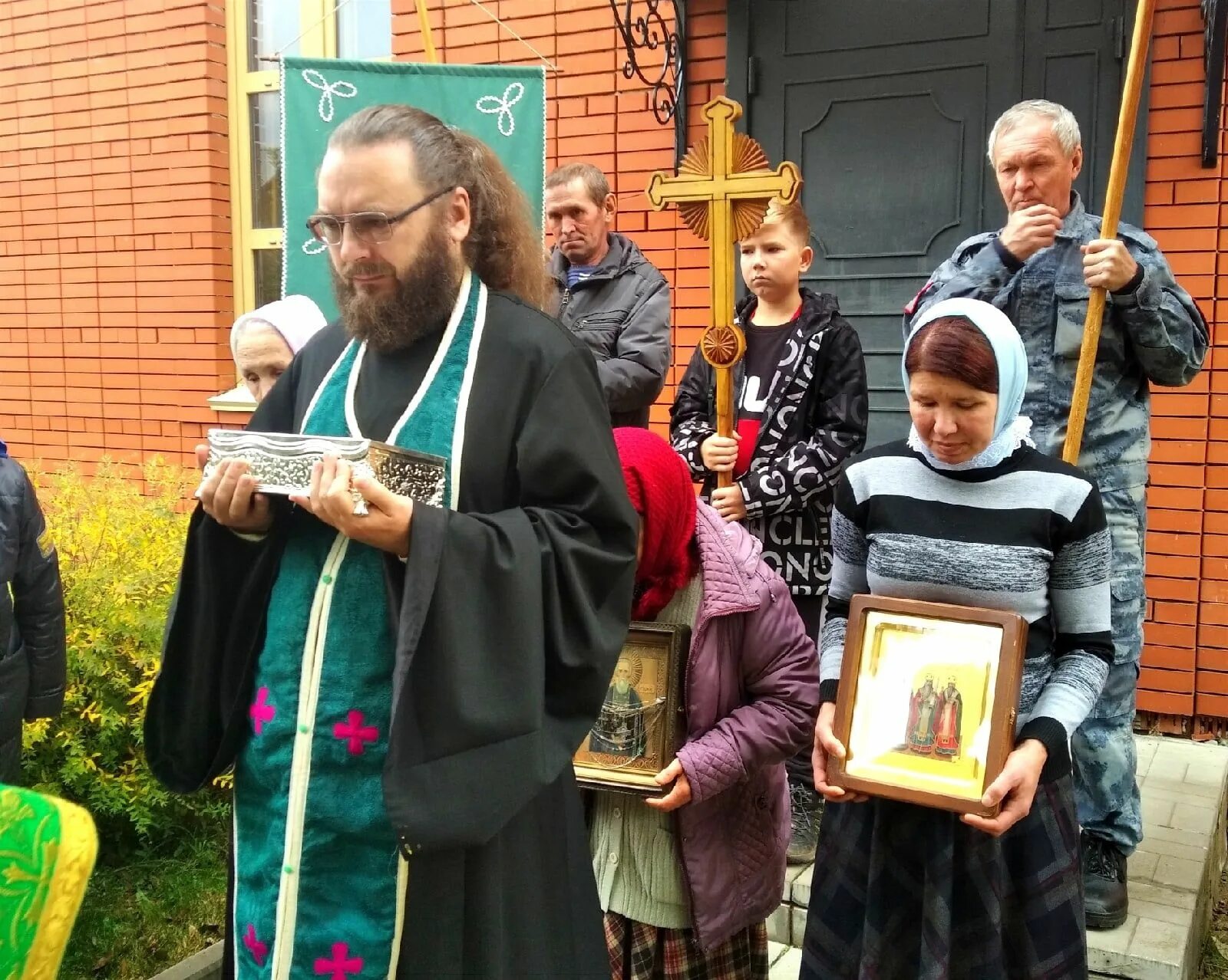 Казанский Архиерейский дом. Архиерей фото праздничная служба Волгоград 23 апреля 2023 год.