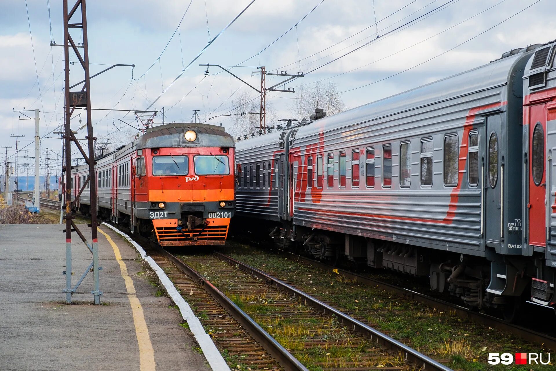 Жд железнодорожников. Ласточка лысьва пермь. Перегон пермь 1 пермь 2. Эп2к и дс3 украина. Пригородные поезда пермского края.
