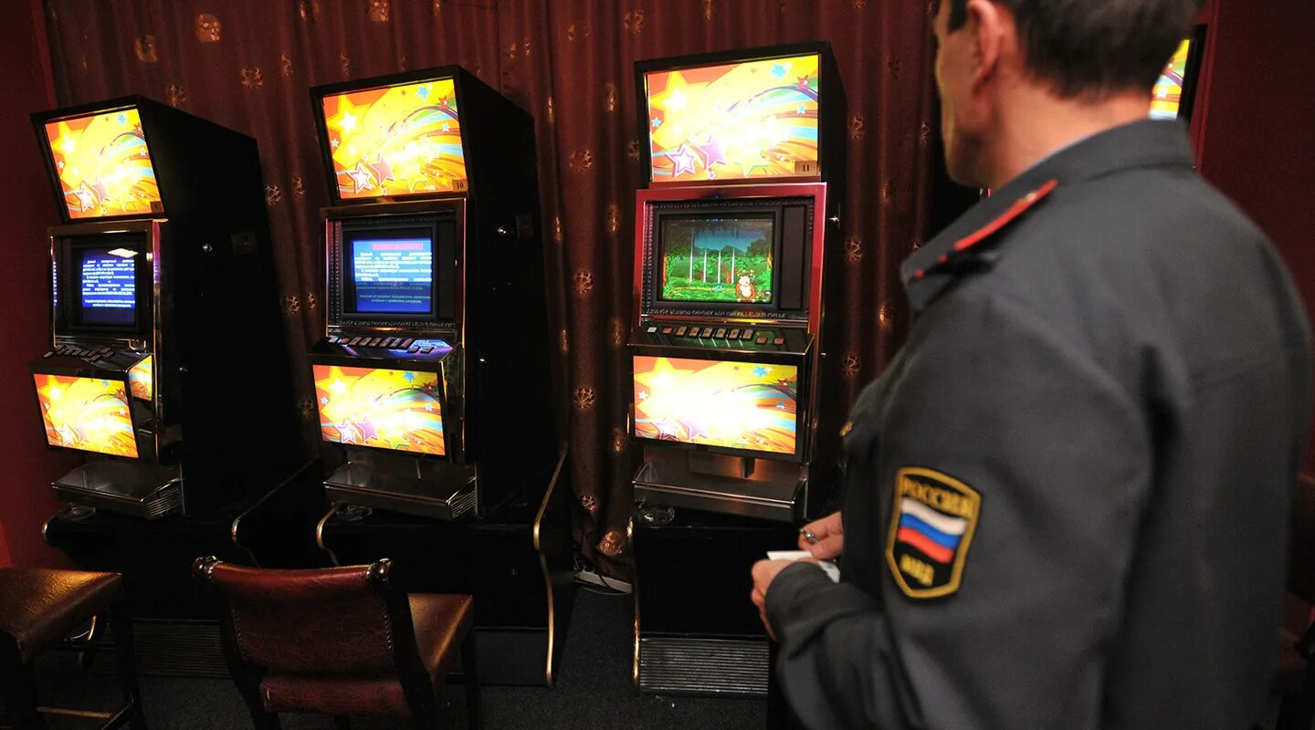 Игровой азартный клуб. Зал игровых автоматов. Игорный бизнес. Современные игровые автоматы. Игровой клуб.