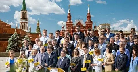 18 депутатов