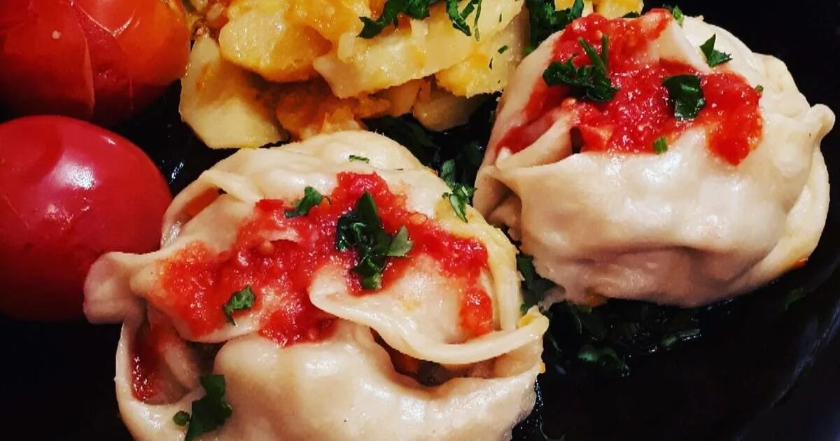 Манты в форме розочки. Рецепт манты с мясом пошагово. Манты с мясом. Манты уссурийские. Фарш на манты.