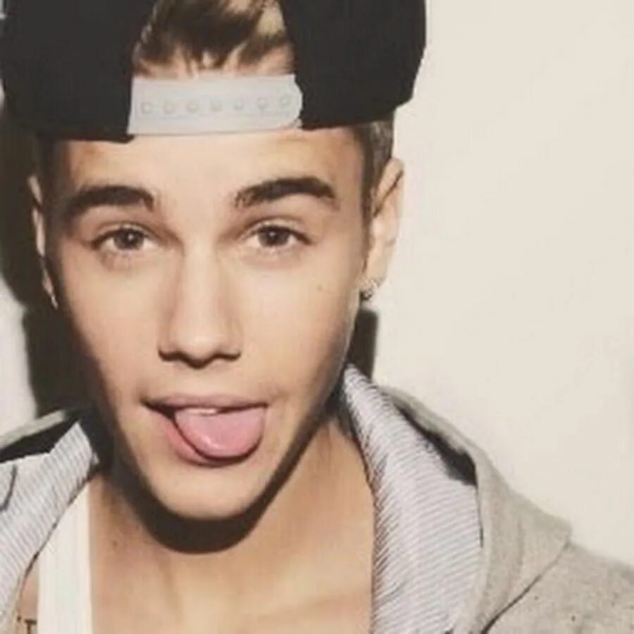 Justin bieber cold. Джастин дрю бибер фото. джастин бибер молодой. justin bieber teeth. холли бибер.