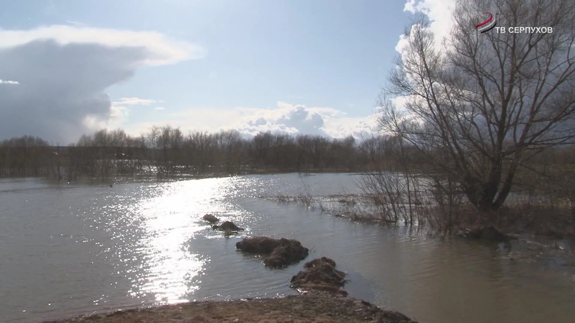 Уровень воды в реке ока горбатов. Подъём воды Оке Серпухов. Река Ока паводок. Уровень воды в Оке в Серпухове. Ока Серпухов уровень воды.