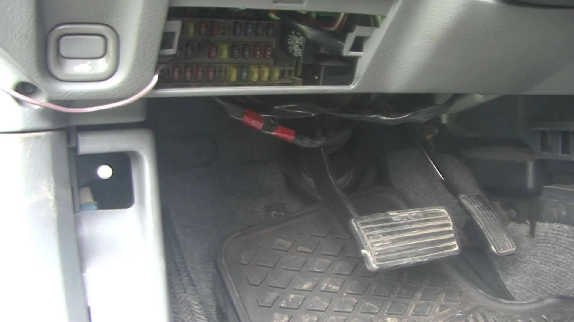 Диагностика хонда црв. Honda cr-v 1998 диагностический разъем. Honda cr-v 1997-2002 диагностический разъем. Obd 2 honda cr-v. Хонда crv 2001 разъем обд.
