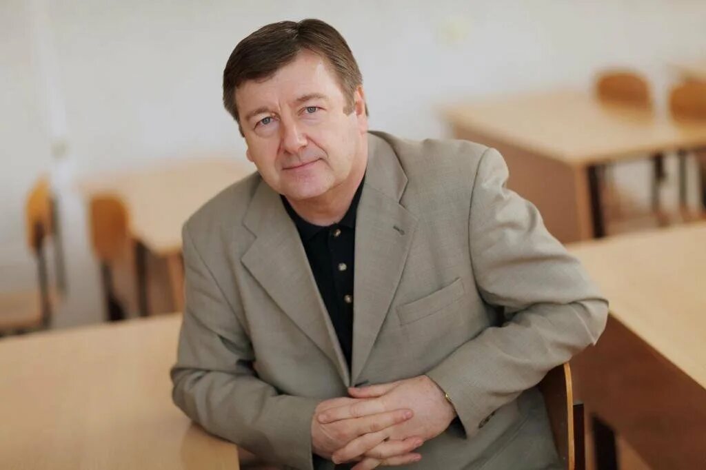 Директор маленькой школы