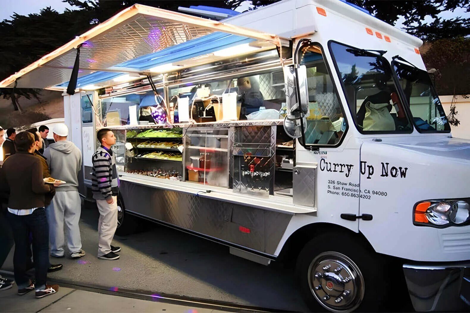 Фуд трек. Фудтрак food Truck. Food Truck Volkswagen. Фургон фаст фуд на колесах. Фургон с едой.