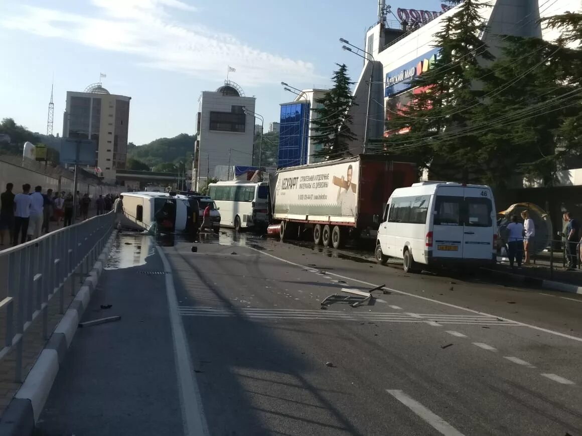 Район паук в туапсе. Туапсе сейчас. Река паук в туапсе. 09. Машина слетела с моста.