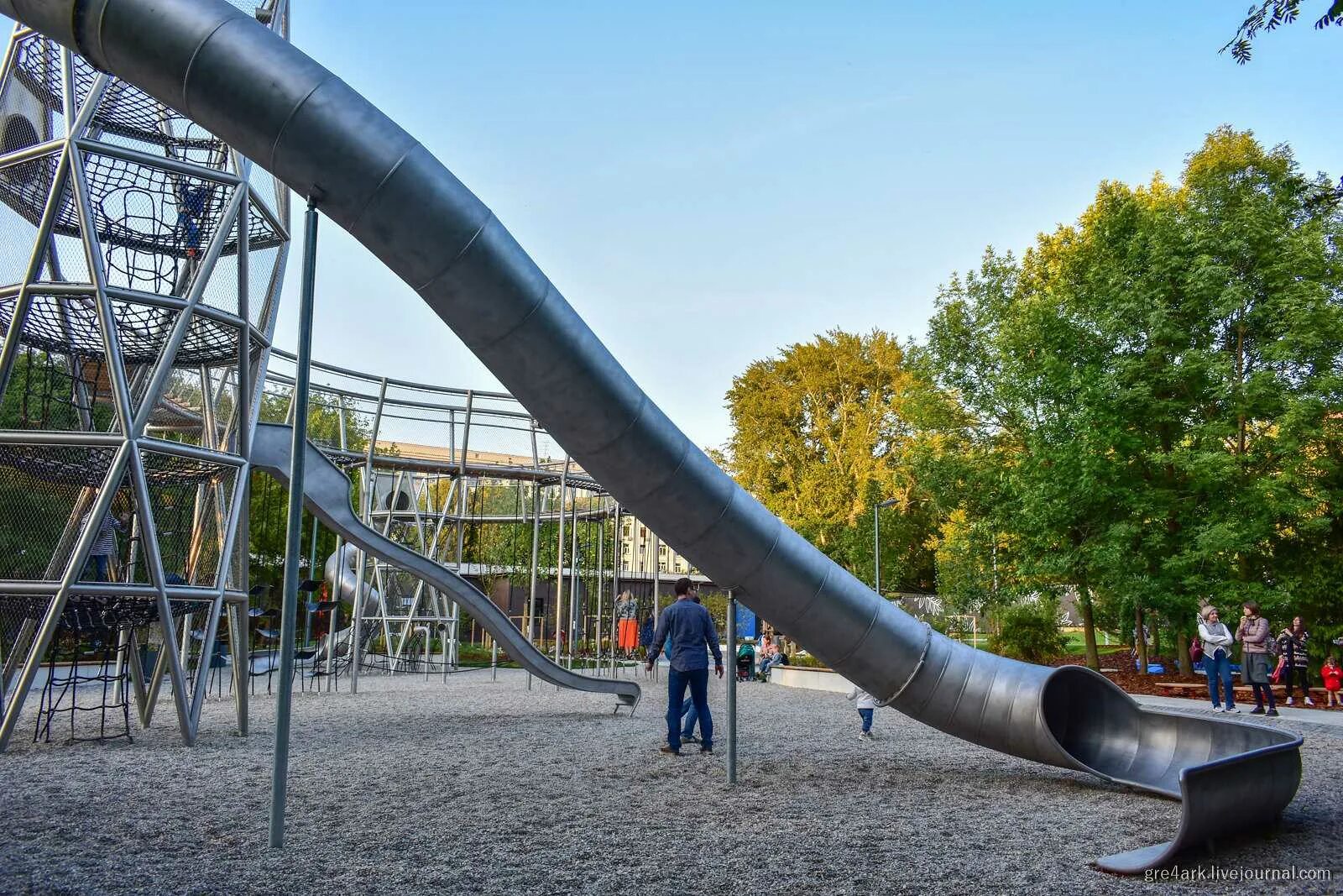 Химкинский бульвар детские площадки. Современные детские площалк. Красивые детские площадки. Детский парк в парке горького в москве. Красивые детские площадки.