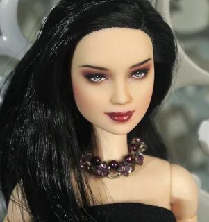 Doll holl