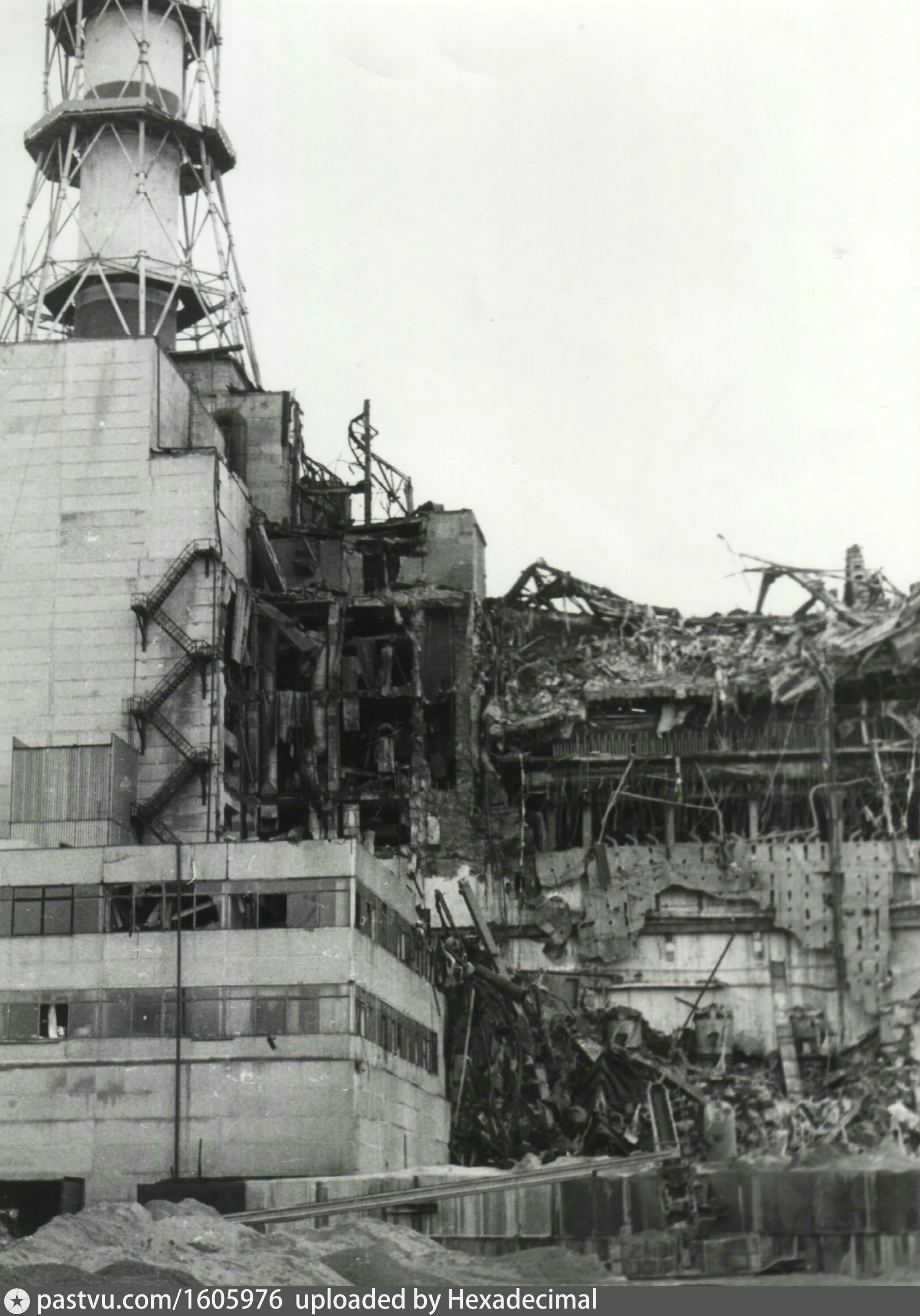 26 апреля чернобыль. Чернобыльская АЭС 1986. 4 Энергоблок ЧАЭС. Разрушенный 4 энергоблок ЧАЭС. 26 Апреля Чернобыльская катастрофа.
