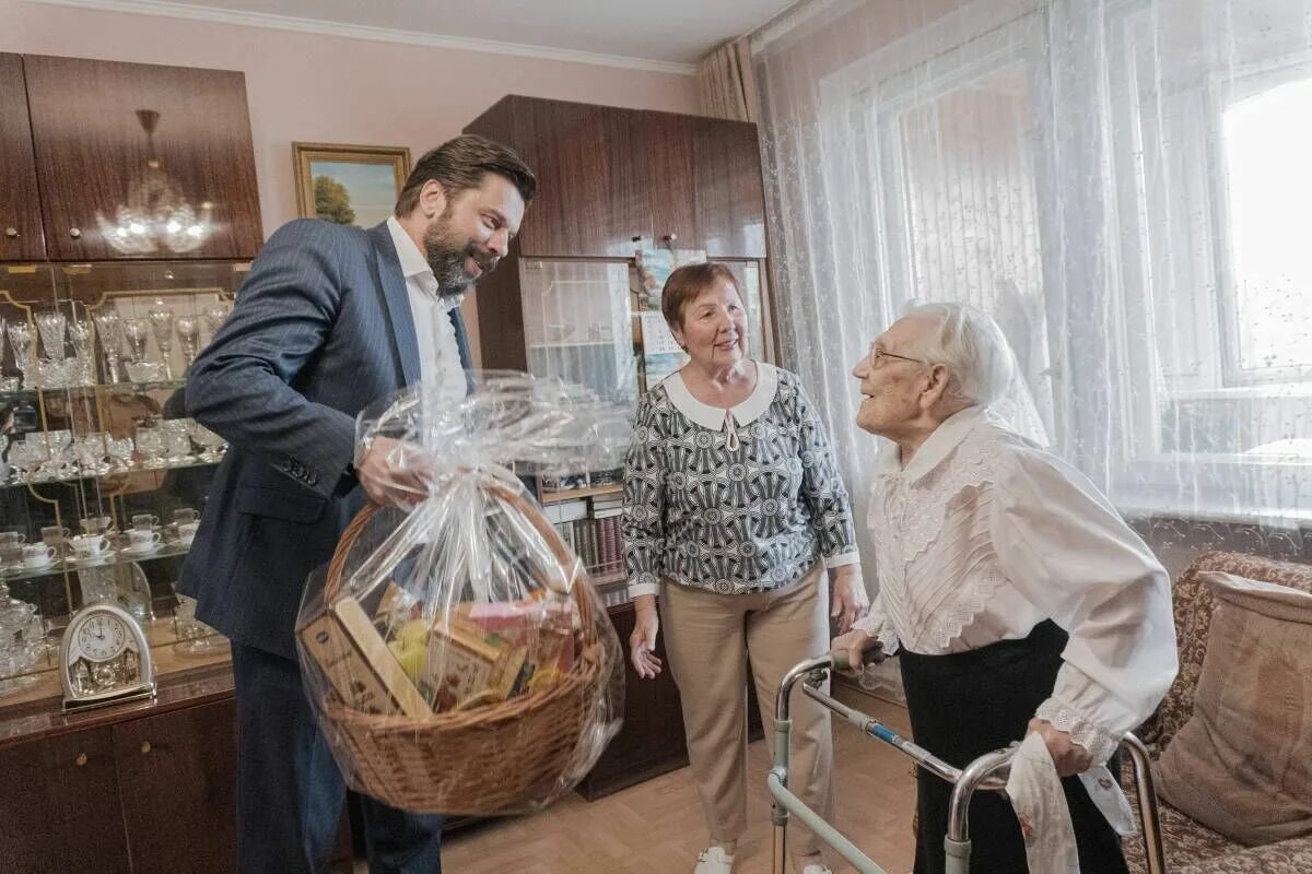 Праздничная акция к 55 летию домодедово. Долгой жизни родителям.