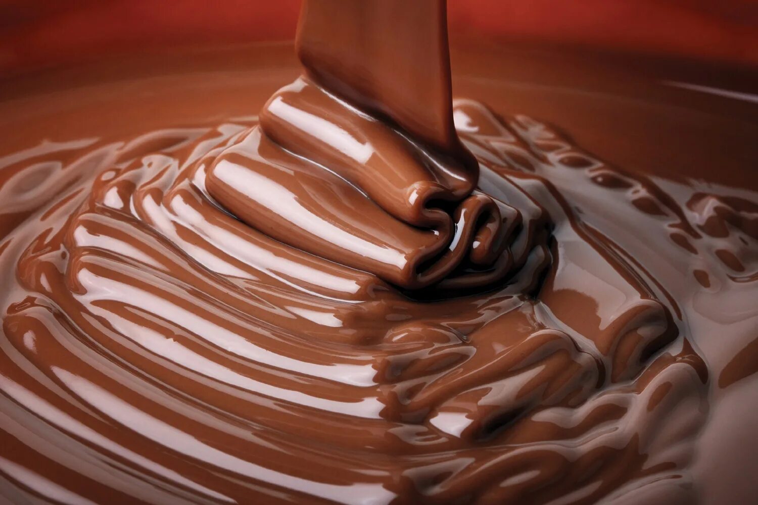 Ну шоколадом. Шоколадная глазурь кувертюр. Растопленный шоколад. Жидкий шоколад. Расплавленный шоколад.