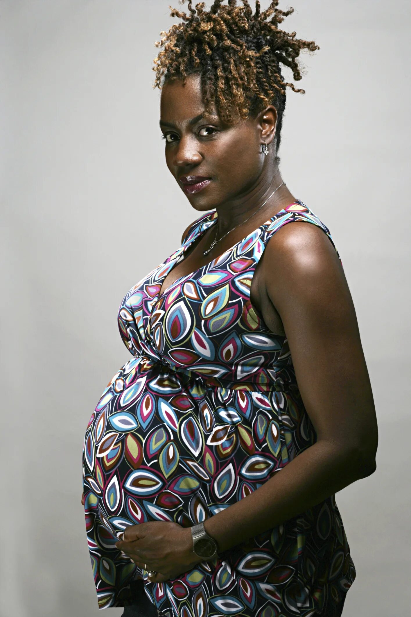 Негритянка родила. Беременные африканки. Беременные афроамериканки.