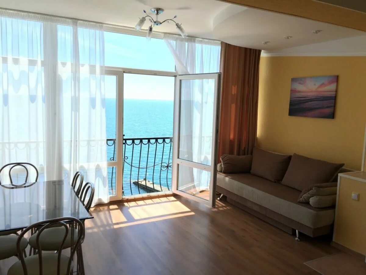 Квартира с видом на море. Апартаменты с видом на море.