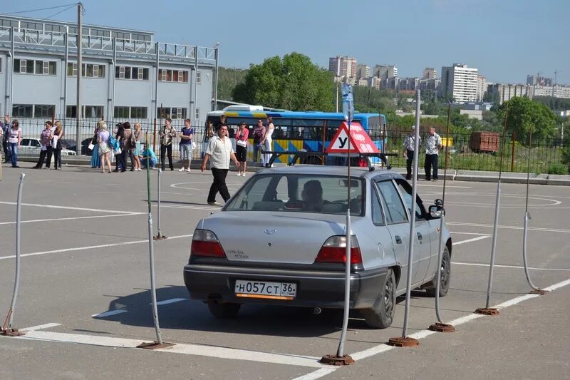 Время сдачи экзамена в гаи. Автодром ГАИ. Экзамен ГИБДД вождение. Экзамен ГИБДД город.